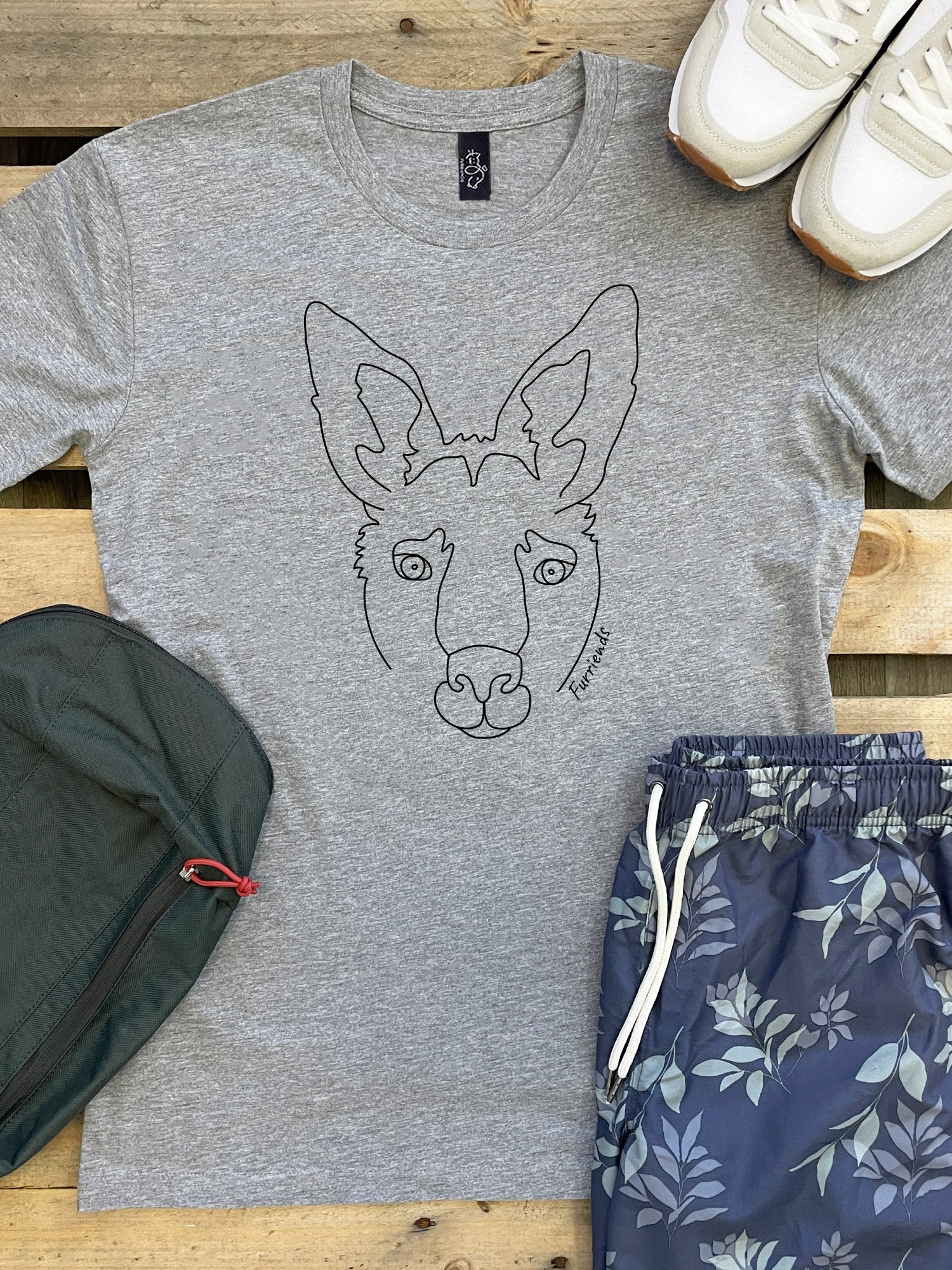 Kangaroo Essential Unisex Tee - Image 4